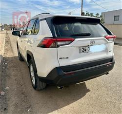 تۆیۆتا ڕاڤ 4